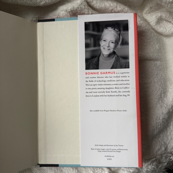 Lessons in Chemistry by Bonnie Garmus Hardcover Book - Picture 4 of 5